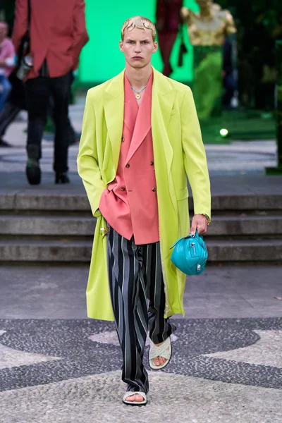 Look 13